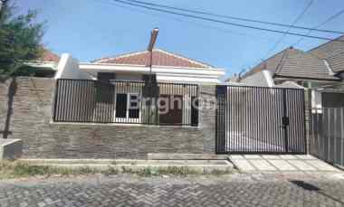 dijual rumah manyar tirtoyoso