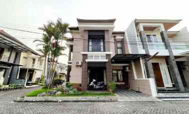 dijual rumah manyar tirtoyoso