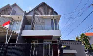dijual rumah manyar tirtoyoso