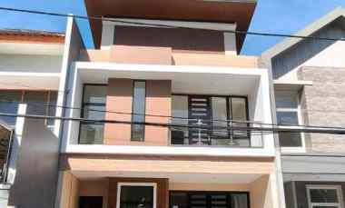 dijual rumah manyar tirtoyoso