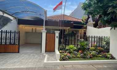 dijual rumah manyar tompotika
