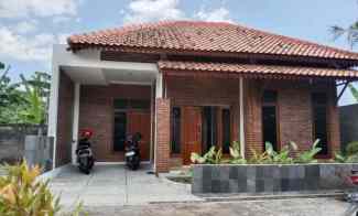 Rumah Modern Etnik Jawa dalam Perumahan dekat Pasar Godean