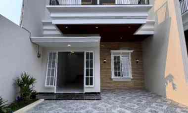 MBV217 Rumah Siap Huni 2 Lt Modern Classic di Jagakarsa