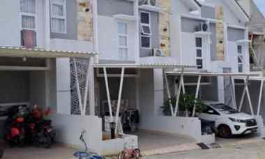 dijual rumah medina townhouse depok jl
