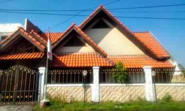 Rumah Medokan Rungkut Guest House atau Rumah Kost dengan 8 Kamar