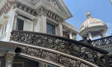 dijual rumah mewah 2 lantai tipe classic di purwakarta