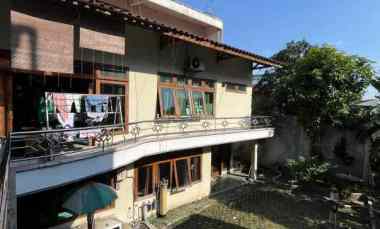 dijual rumah mewah di tengah kota solo