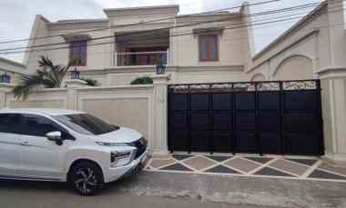 dijual rumah mewah di tipes solo