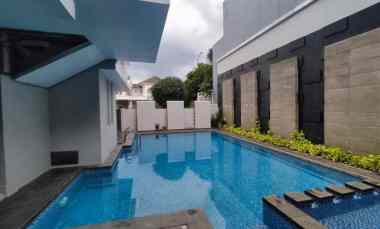 dijual rumah mewah kolam renang kota wisata cibubur