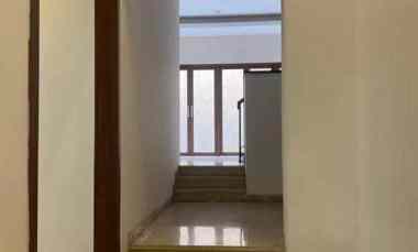 dijual rumah mewah nyaman di kemang barat