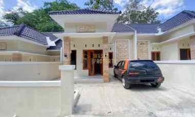 dijual rumah moyudan