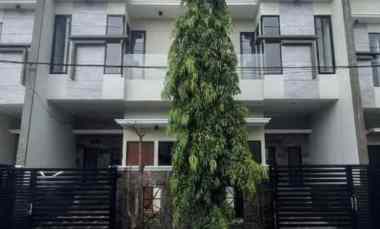 dijual rumah mulyosari prima