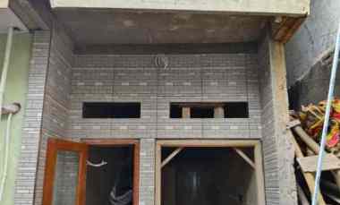dijual rumah mungil 2 lantai lokasi dikawasan ciledug