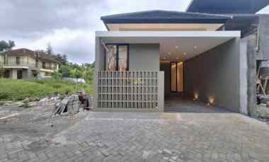 Rumah Siap Huni, Desain Modern, 3 menit dari Pasar Gentan, Sleman
