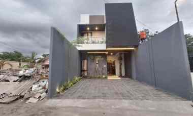 Rumah Siap Huni, 2 Lantai, Desain Modern, di Ngaglik, Sleman
