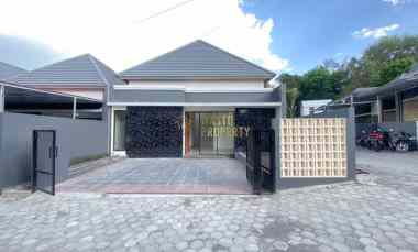 dijual rumah ngemplak