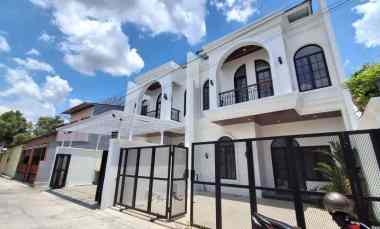 Rumah Mewah 2 Lantai Desain Klasik Modern di Utara Maguwoharjo Sleman