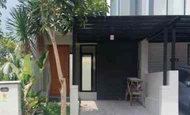 dijual rumah north west hill citraland