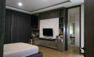 dijual rumah pakuwon city