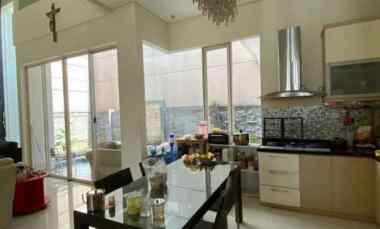 dijual rumah pakuwon city