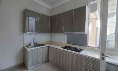 dijual rumah pakuwon city