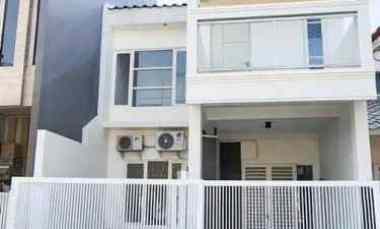 dijual rumah pakuwon city