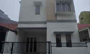 dijual rumah pakuwon city