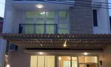 dijual rumah pakuwon city