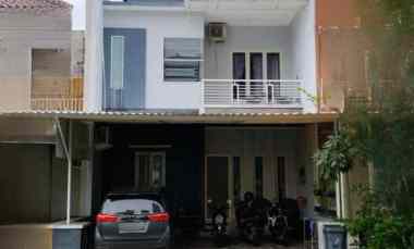 dijual rumah pakuwon city