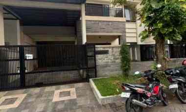 dijual rumah pakuwon city