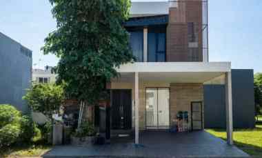 dijual rumah pakuwon city