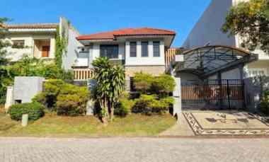dijual rumah pakuwon city
