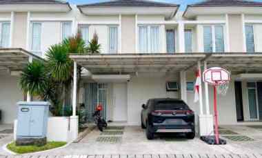 dijual rumah pakuwon city
