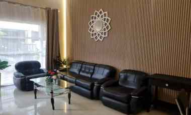 dijual rumah pakuwon city