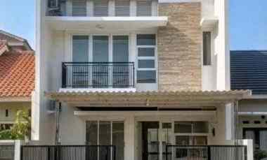 dijual rumah pakuwon city