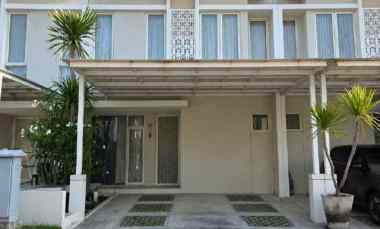 dijual rumah pakuwon city