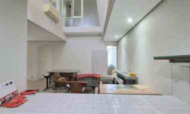dijual rumah pakuwon city