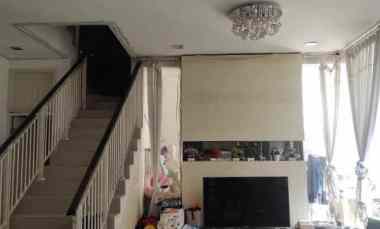 dijual rumah pakuwon city