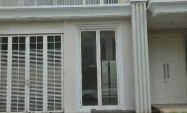 Rumah Lebar 12 Pakuwon City Cluster Casa Tobago dekat Widya Mandala