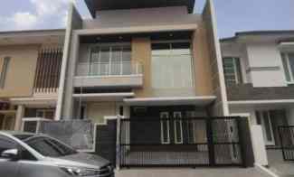 Rumah Minimalis Split Level Pakuwon City Surabaya dekat Kampus, Mall