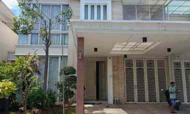 dijual rumah pakuwon indah