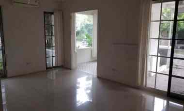 dijual rumah pakuwon indah