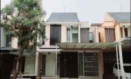 Minimalis Dua Lantai Pakuwon Indah Granada, Surabaya Barat