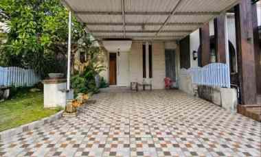 dijual rumah pakuwon indah surabaya