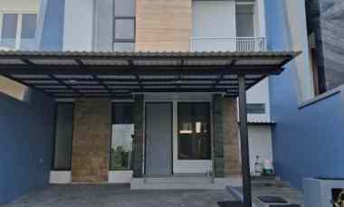 dijual rumah palm beach