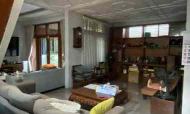dijual rumah patal senayan