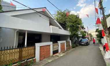 dijual rumah patal senayan