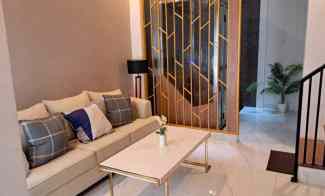 Rumah Mewah 3 Lantai Dilengkapi Lift dalam Townhouse Jakarta Selatan