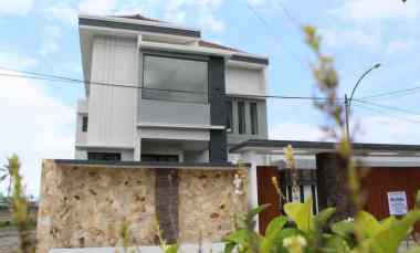 dijual rumah perum diamond residence