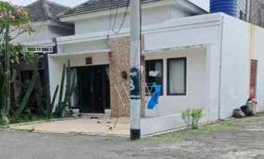 dijual rumah perum gerbera indah